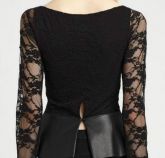 Blusa Rendada com Detalhe Couro Sintético Cód. 054